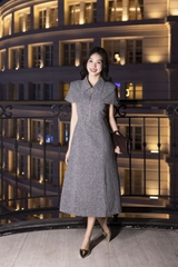 SWANLAKE | Váy Đầm Midi Nữ Chất Vải Dạ Cổ Sơ Mi Khóa Kéo Tay Ngắn Nhấn Eo Công Sở Đi Tiệc D13353MW01 Vải Nỉ