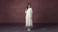 SWANLAKE | Đầm Tiệc Phuom Suông Ren Dài Qua Gối D13317LW01