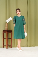 Đầm Tiệc Phom Suông Lụa Hàn Qua Gối Thêu Họa Tiết - D12013/6