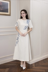 Váy Đầm Nữ Suông Cổ Tròn Vải Lụa Dày Thêu Hoa Nhấn Eo Tay Ngắn Sang Trọng Đi Tiệc D13038LW01