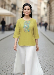 M COLLECTION | Áo Kiểu Nữ Trung Niên Tặng Mẹ Bà Cổ Tròn Vải Lụa Hàn Thêu Hoa Đính Nút Tay Lỡ A13023LW01