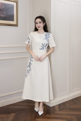 Váy Đầm Nữ Suông Cổ Tròn Vải Lụa Dày Thêu Hoa Nhấn Eo Tay Ngắn Sang Trọng Đi Tiệc D13038LW01