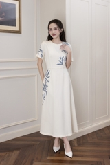 Váy Đầm Nữ Suông Cổ Tròn Vải Lụa Dày Thêu Hoa Nhấn Eo Tay Ngắn Sang Trọng Đi Tiệc D13038LW01