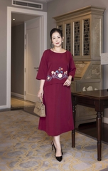 M COLLECTION | Váy Đầm Nữ Trung Niên Tặng Mẹ Phom Suông Vải Lụa Dày Thêu Hoa Tay Lỡ Cổ Tròn D13133LW01