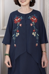 M COLLECTION | Váy Đầm Nữ Trung Niên Tặng Mẹ, Bà Suông Cotton Cát Thêu Hoa Hè Cổ Tròn Tay Lỡ D12978LW01