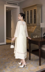 M COLLECTION | Váy Đầm Nữ Trung Niên Tặng Mẹ Suông Vải Xốp Hàn Phối Lụa Thêu Hoa Cổ Chữ V D13102LW01