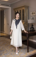 M COLLECTION | Váy Đầm Tiệc Suông Nữ Trung Niên Tặng Mẹ Vải Tơ Tay Lỡ Cổ V Phối Màu Thêu Hoa D13135W01