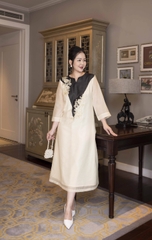 M COLLECTION | Váy Đầm Tiệc Suông Nữ Trung Niên Tặng Mẹ Vải Tơ Tay Lỡ Cổ V Phối Màu Thêu Hoa D13135W01