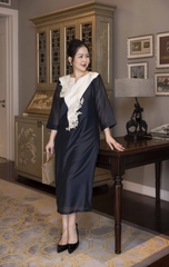 M COLLECTION | Váy Đầm Tiệc Suông Nữ Trung Niên Tặng Mẹ Vải Tơ Tay Lỡ Cổ V Phối Màu Thêu Hoa D13135W01