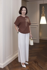 M COLLECTION | Áo Kiểu Nữ Trung Niên Tặng Mẹ, Bà Linen Thêu Hoa Cổ Tròn Tay Ngắn Cánh Dơi A12942