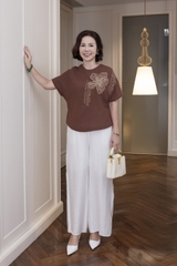 M COLLECTION | Áo Kiểu Nữ Trung Niên Tặng Mẹ, Bà Linen Thêu Hoa Cổ Tròn Tay Ngắn Cánh Dơi A12942