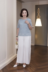 M COLLECTION | Áo Kiểu Nữ Trung Niên Tặng Mẹ Ren Lưới Thêu Hoa Lót Lụa Cổ Tròn Tay Ngắn A12702LW01