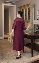 M COLLECTION | Váy Đầm Suông Nữ Trung Niên Tặng Mẹ Lụa Dày Thêu Hoa Tay Lỡ Cổ Tròn Dự Tiệc D13192LW01