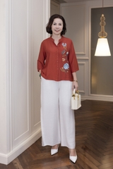 M COLLECTION | Áo Nữ Trung Niên Tặng Mẹ Cổ Trụ Lụa Hàn Cài Nút Tay Lỡ Thoáng Mát Thêu Hoa A13043LW01