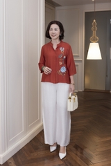 M COLLECTION | Áo Nữ Trung Niên Tặng Mẹ Cổ Trụ Lụa Hàn Cài Nút Tay Lỡ Thoáng Mát Thêu Hoa A13043LW01