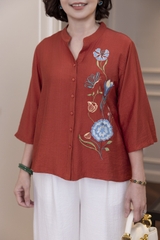 M COLLECTION | Áo Nữ Trung Niên Tặng Mẹ Cổ Trụ Lụa Hàn Cài Nút Tay Lỡ Thoáng Mát Thêu Hoa A13043LW01