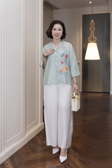 M COLLECTION | Áo Nữ Trung Niên Tặng Mẹ Cổ Trụ Lụa Hàn Cài Nút Tay Lỡ Thoáng Mát Thêu Hoa A13043LW01