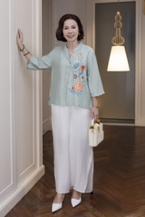 M COLLECTION | Áo Nữ Trung Niên Tặng Mẹ Cổ Trụ Lụa Hàn Cài Nút Tay Lỡ Thoáng Mát Thêu Hoa A13043LW01