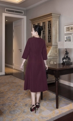 M COLLECTION | Váy Đầm Suông Nữ Trung Niên Tặng Mẹ Lụa Dày Thêu Hoa Tay Lỡ Cổ Tròn Dự Tiệc D13192LW01