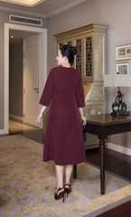 M COLLECTION | Váy Đầm Suông Nữ Trung Niên Tặng Mẹ Lụa Dày Thêu Hoa Tay Lỡ Cổ Tròn Dự Tiệc D13192LW01