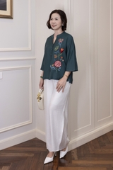 M COLLECTION | Áo Nữ Trung Niên Tặng Mẹ Cổ Trụ Lụa Hàn Cài Nút Tay Lỡ Thoáng Mát Thêu Hoa A13043LW01
