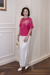 M COLLECTION | Áo Kiểu Nữ Trung Niên Tặng Mẹ, Bà Linen Thêu Hoa Cổ Tròn Tay Ngắn Cánh Dơi A12942