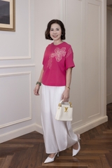 M COLLECTION | Áo Kiểu Nữ Trung Niên Tặng Mẹ, Bà Linen Thêu Hoa Cổ Tròn Tay Ngắn Cánh Dơi A12942