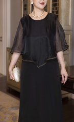 M COLLECTION | Váy Đầm Nữ Trung Niên Tặng Mẹ Phom Suông Cổ Tròn Lụa Dày Phối Choàng Tơ Hàn D13099LW01