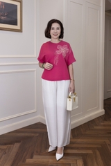 M COLLECTION | Áo Kiểu Nữ Trung Niên Tặng Mẹ, Bà Linen Thêu Hoa Cổ Tròn Tay Ngắn Cánh Dơi A12942