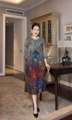 M COLLECTION | Váy Đầm Nữ Trung Niên Tặng Mẹ, Bà Suông Đũi Bông In Hoa Cổ Tròn Tay Lỡ D13224LW01