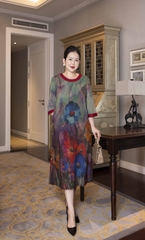 M COLLECTION | Váy Đầm Nữ Trung Niên Tặng Mẹ, Bà Suông Đũi Bông In Hoa Cổ Tròn Tay Lỡ D13224LW01