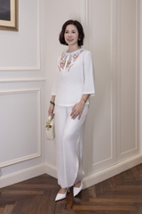 M Collection | Áo Kiểu Trung Niên Tặng Mẹ Cổ Tròn Cài Nút Tay Lỡ Thêu Hoa Chất Vải Lụa Hàn A13107LW01