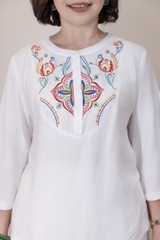 M Collection | Áo Kiểu Trung Niên Tặng Mẹ Cổ Tròn Cài Nút Tay Lỡ Thêu Hoa Chất Vải Lụa Hàn A13107LW01