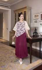 M COLLECTION | Váy Đầm Nữ Trung Niên Tặng Mẹ Cổ Tròn Lụa Mờ Phối Choàng Tơ Thêu Hoa Vạt Chéo D13221LW01