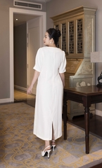 M COLLECTION | Váy Đầm Tiệc Suông Nữ Trung Niên Tặng Mẹ Lụa Dày Cổ Tròn Tay Lỡ Thêu Hoa D13193LW01