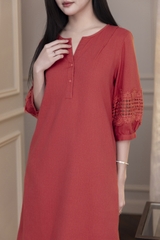 SWANLAKE | Váy Đầm Nữ Suông Cổ Trụ Cài Nút Vải Linen Tay Lỡ Phồng Thêu Hoa Phối Lưới Công Sở D12815LW01