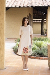 SWANLAKE | Váy Đầm Midi Nữ Phom Suông Cổ Tròn Tay Ngắn Thêu Hoa Chất Vải Linen Dạo Phố D13187LW01