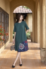 SWANLAKE | Váy Đầm Midi Nữ Phom Suông Cổ Tròn Tay Ngắn Thêu Hoa Chất Vải Linen Dạo Phố D13187LW01