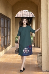 SWANLAKE | Váy Đầm Midi Nữ Phom Suông Cổ Tròn Tay Ngắn Thêu Hoa Chất Vải Linen Dạo Phố D13187LW01