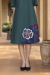 SWANLAKE | Váy Đầm Midi Nữ Phom Suông Cổ Tròn Tay Ngắn Thêu Hoa Chất Vải Linen Dạo Phố D13187LW01