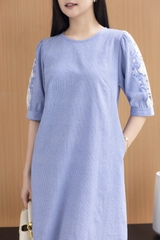 SWANLAKE | Váy Đầm Nữ Sọc Suông Cổ Tròn Cotton Tay Lỡ Nẹp Thêu Hoa Ren Lưới Có Túi Công Sở D12673LW01