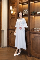 M COLLECTION | Váy Đầm Nữ Maxi Suông Trung Niên Tặng Mẹ Vải Lụa Dày Thêu Hoa Tay Lỡ Cổ Tròn D12841LW01