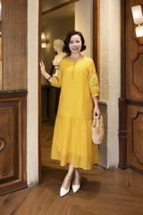 M COLLECTION | Váy Đầm Maxi Đuôi Cá Nữ Trung Niên Tặng Mẹ Cài Nút Thun Xốp Thêu Hoa Tay Lỡ D12778LW01