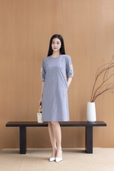 SWANLAKE | Váy Đầm Nữ Sọc Suông Cổ Tròn Cotton Tay Lỡ Nẹp Thêu Hoa Ren Lưới Có Túi Công Sở D12673LW01