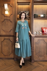 M COLLECTION | Váy Đầm Maxi Đuôi Cá Nữ Trung Niên Tặng Mẹ Tơ Lót Thun Thêu Hoa Tay Lỡ Cổ Trụ D13048LW01