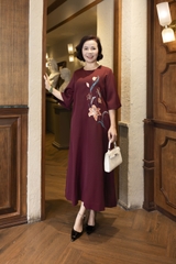M COLLECTION | Váy Đầm Nữ Maxi Suông Trung Niên Tặng Mẹ Vải Lụa Dày Thêu Hoa Tay Lỡ Cổ Tròn D12841LW01