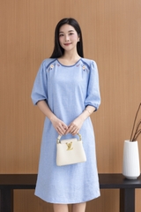 SWANLAKE | Váy Đầm Nữ Suông Cổ Tròn Vải Linen Thêu Hoa Viền Thun Tay Bí Lỡ Có Túi Công Sở D12575LW01