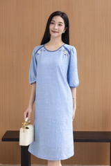SWANLAKE | Váy Đầm Nữ Suông Cổ Tròn Vải Linen Thêu Hoa Viền Thun Tay Bí Lỡ Có Túi Công Sở D12575LW01