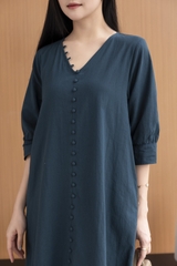 Váy Đầm Nữ Midi Suông Trơn Xẻ Tà Linen Cổ Tim Tay Nẹp Lỡ Có Túi Đính Nút Công Sở D11248LW03
