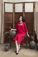 SWANLAKE | Váy Đầm Nữ Suông Vải Linen Thêu Hoa Cổ Tròn Tay Lỡ Có Túi Công Sở Thanh Lịch D13239LW01